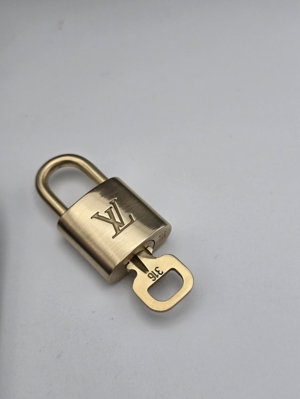 Authentic Louis Vuitton Brown Luggage Tag & Gold Padlock with Key-Made in France - Picture 10 of 14